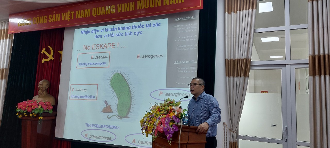 Sinh hoạt khoa học tháng 10 phối hợp kháng sinh hợp lý trong thực hành lâm sàng. 