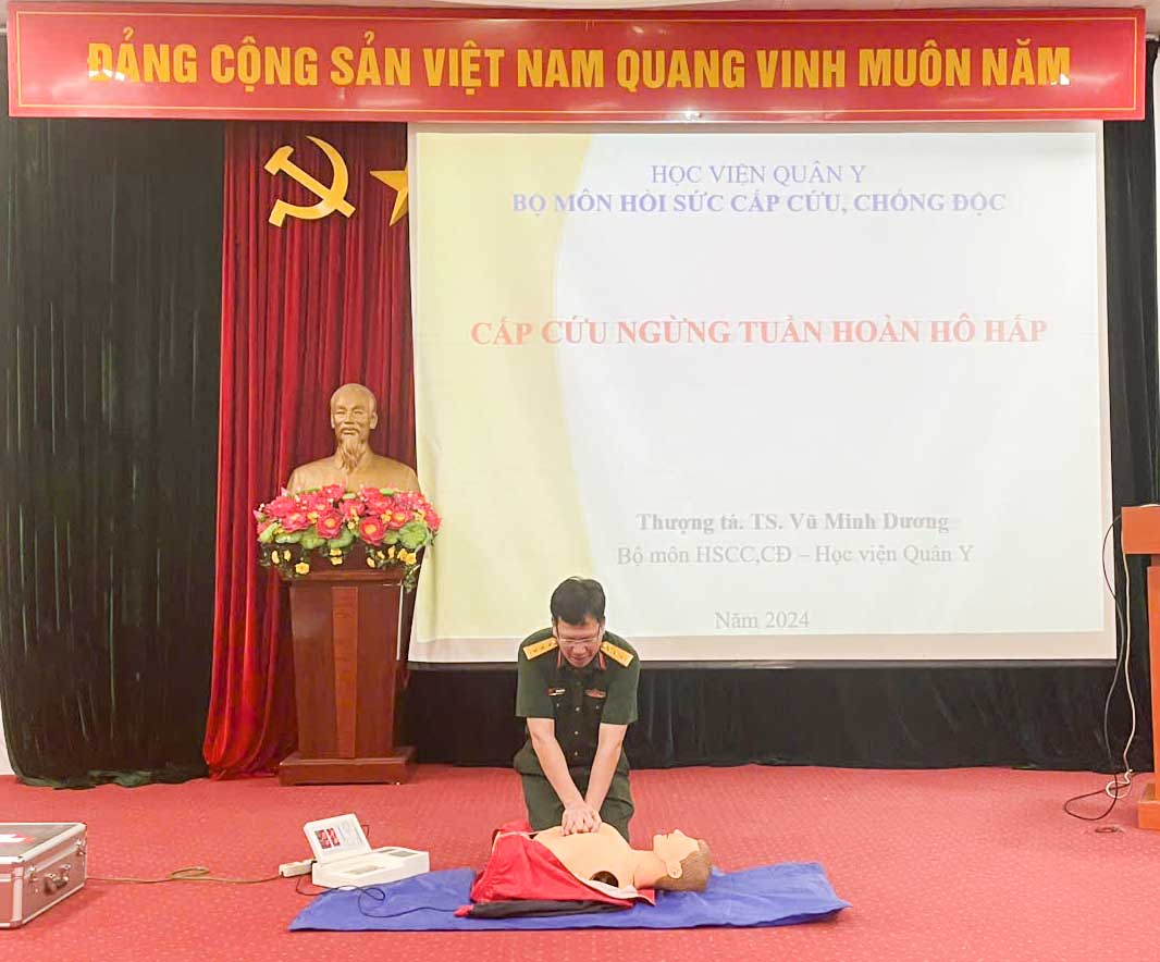 Tập huấn cấp cứu người bệnh ngừng tuần hoàn, hướng dẫn phòng, chẩn đoán và xử trí phản vệ