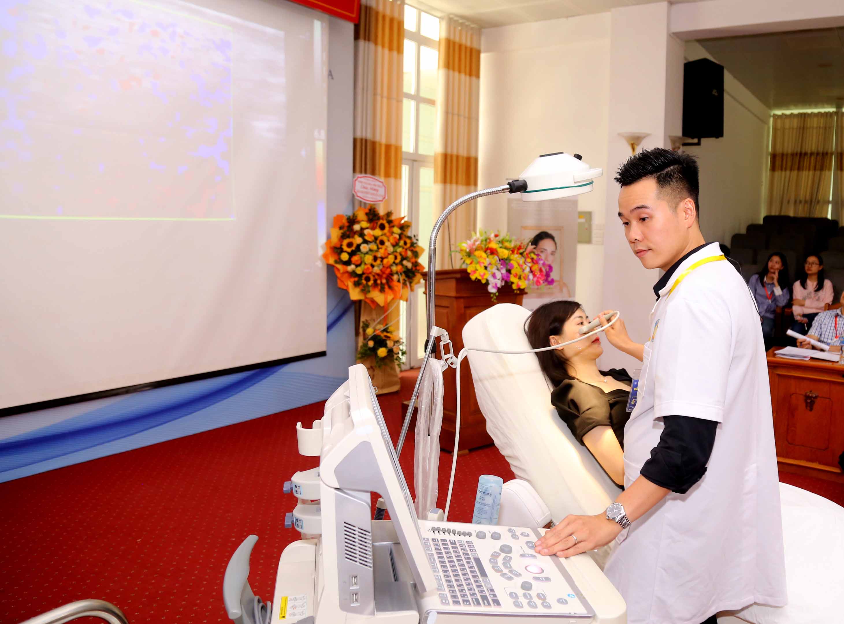 Bệnh viện Bỏng Quốc gia Lê Hữu Trác tổ chức lớp đào tạo liên tục Phương pháp xâm lấn tối thiểu tiêm Profhilo trẻ hóa da