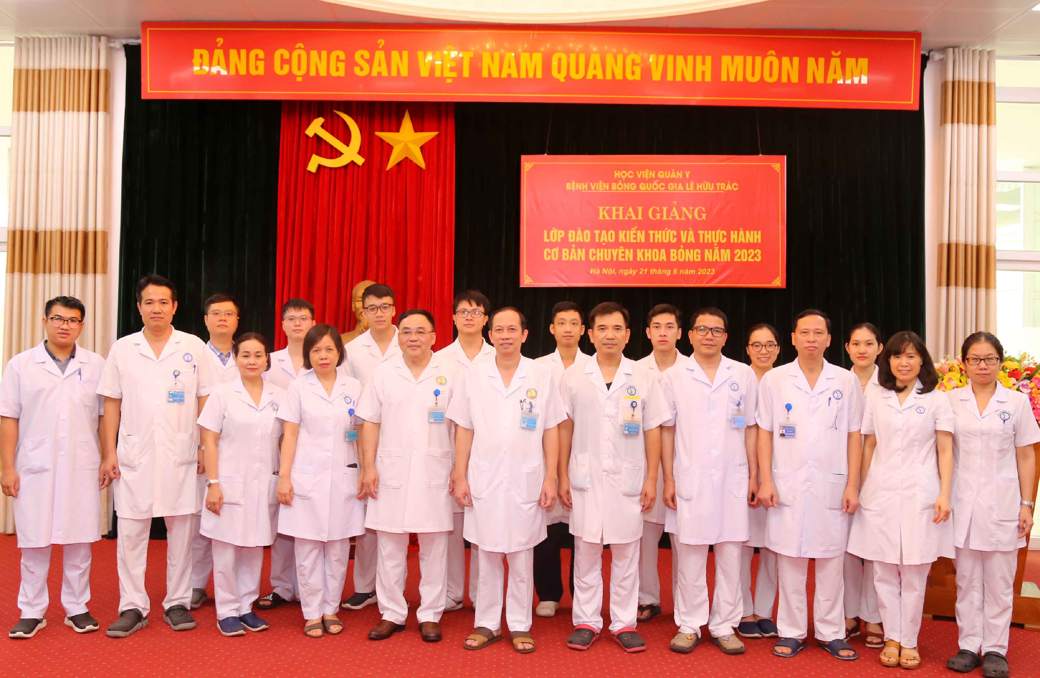 Bệnh viện Bỏng quốc gia Lê Hữu Trác khai giảng lớp đào tạo kiến thức và thực hành cơ bản chuyên khoa Bỏng năm 2023