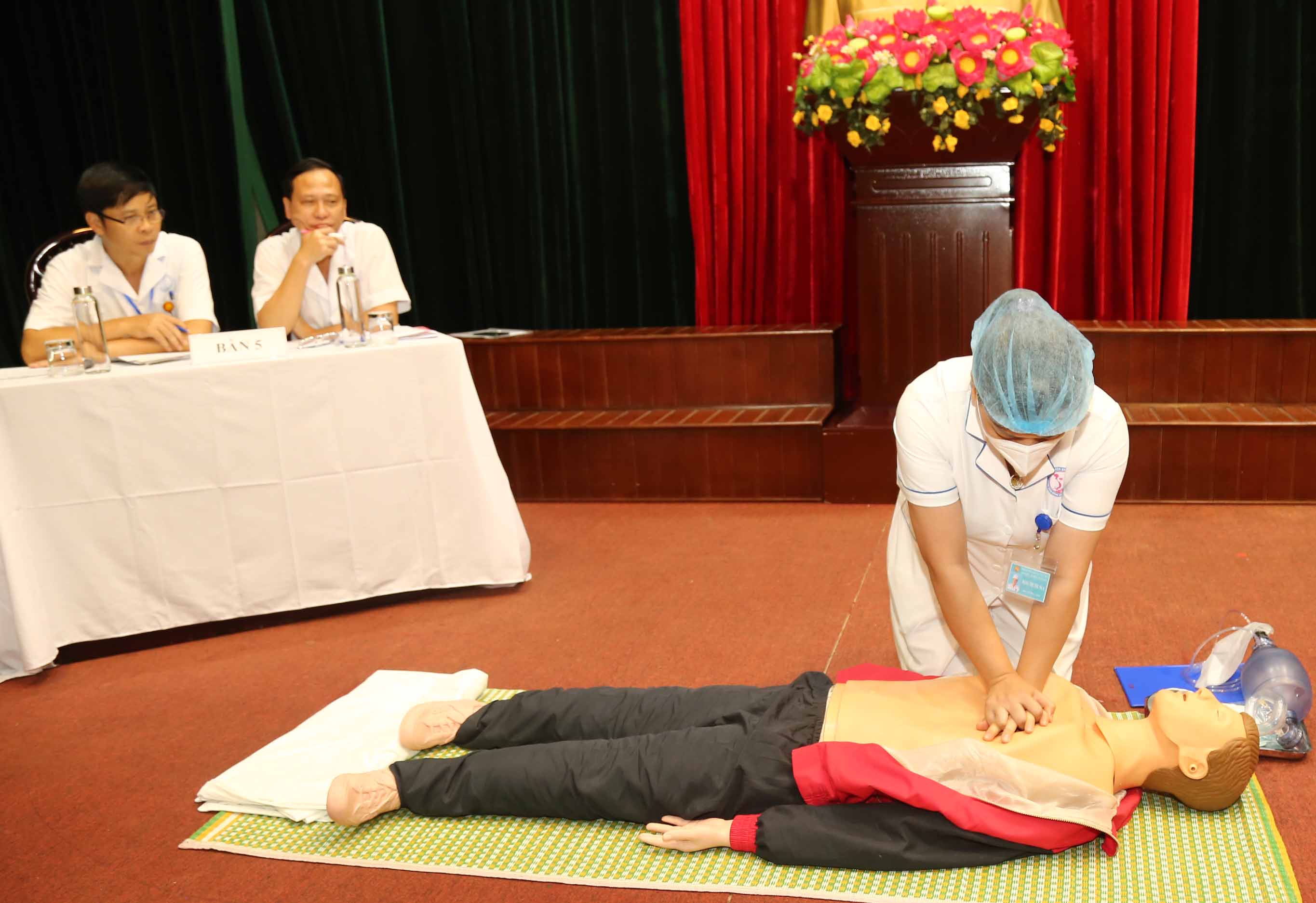 Hội thi Điều dưỡng viên giỏi, thanh lịch Bệnh viện Bỏng quốc gia Lê Hữu Trác 