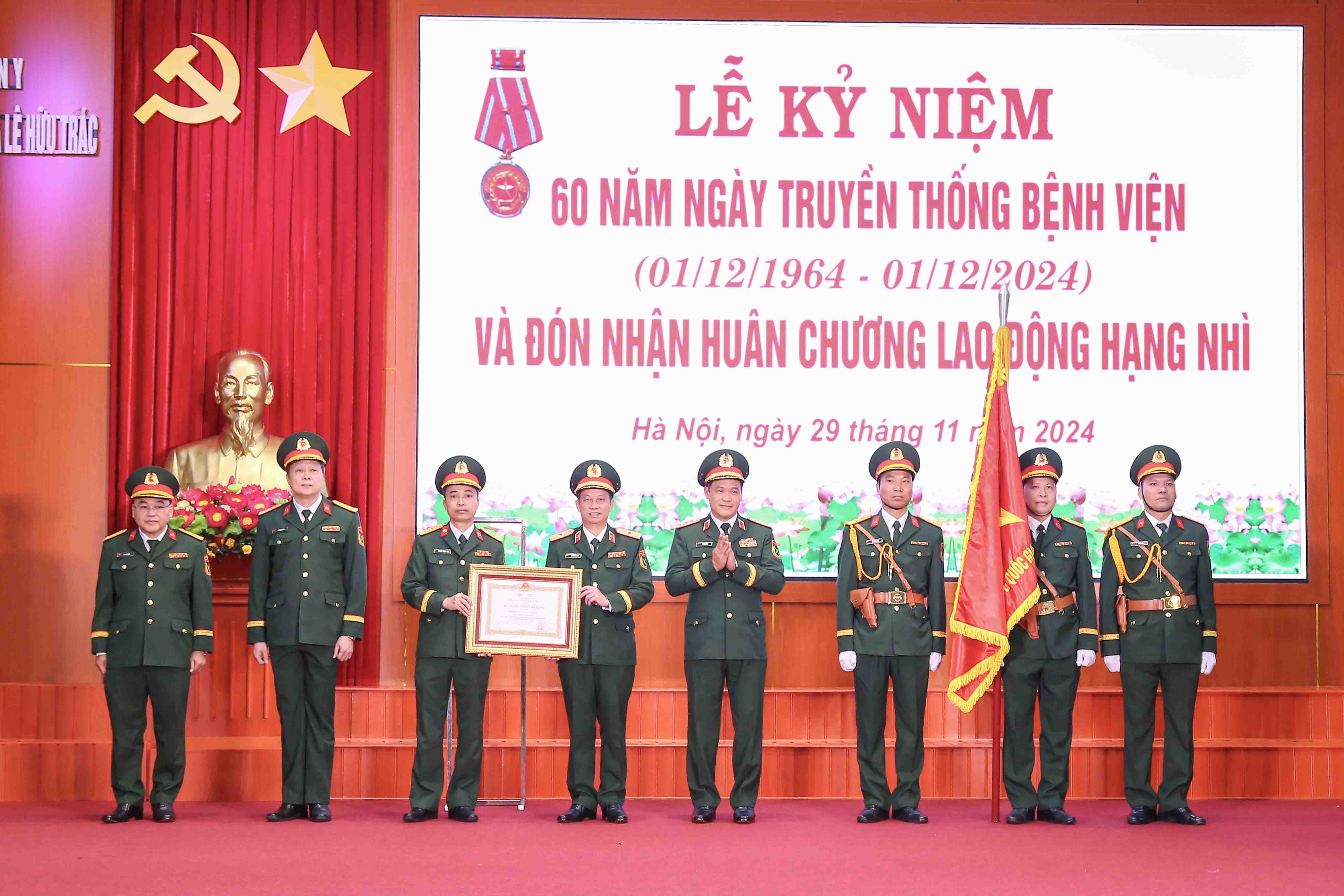 Bệnh viện Bỏng Quốc gia Lê Hữu Trác đón nhận Huân chương Lao động hạng Nhì