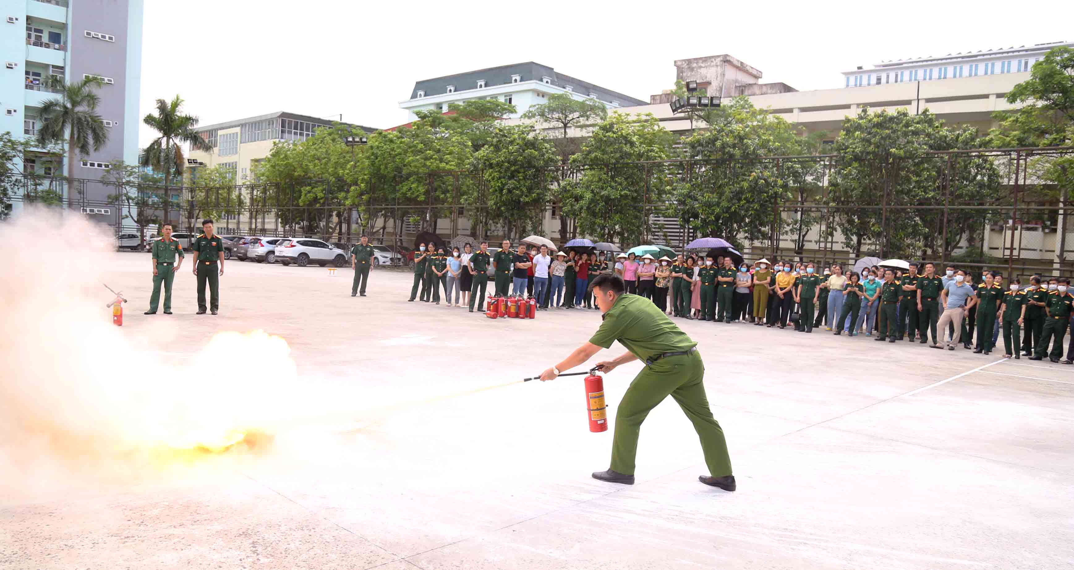 Bệnh viện Bỏng quốc gia Lê Hữu Trác tập huấn kiến thức, kỹ năng phòng cháy, chữa cháy cho cán bộ, nhân viên