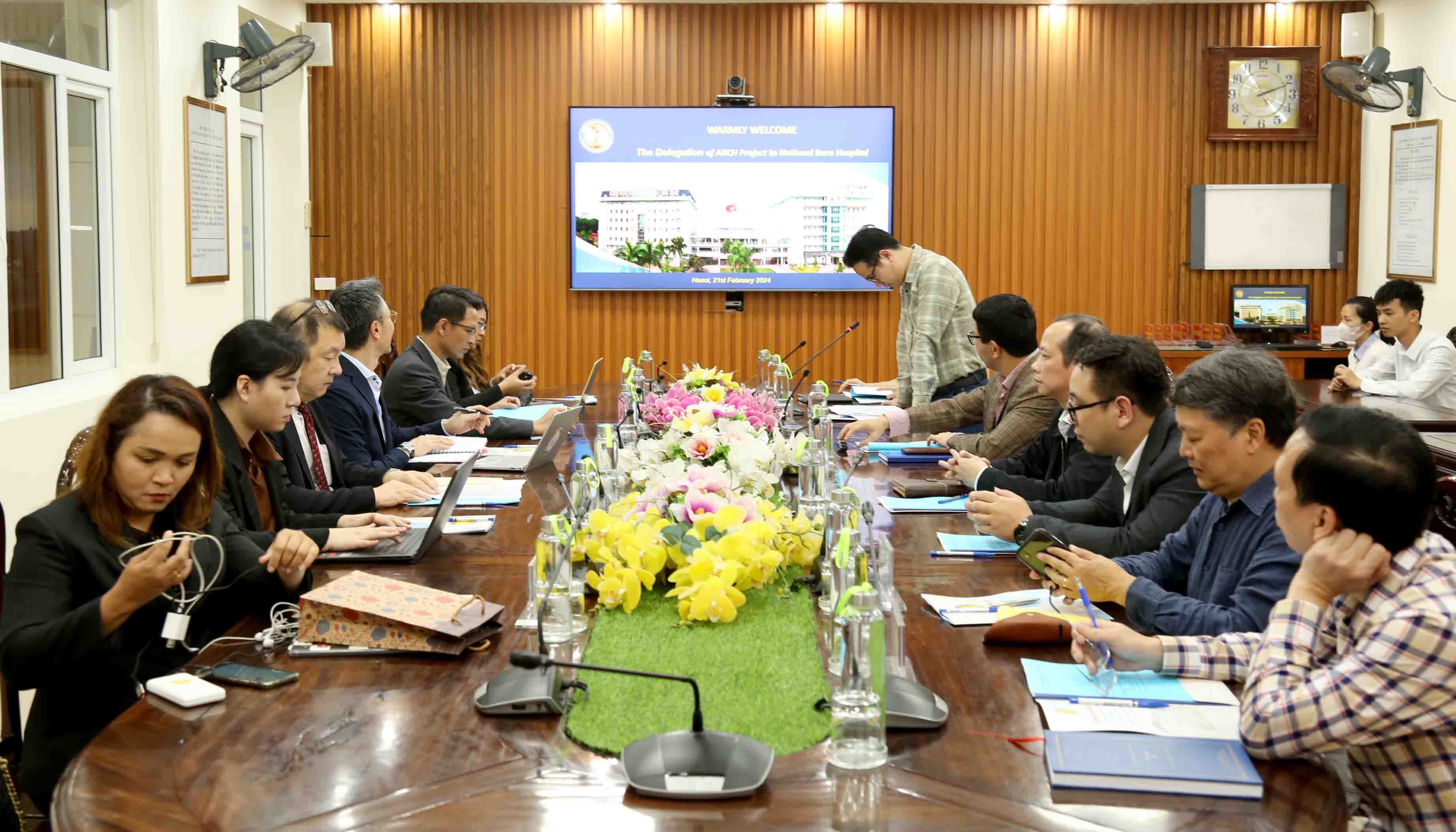 Đoàn công tác của dự án tăng cường năng lực quản lý y tế trong thảm họa khu vực ASEAN (dự án ARCH) làm việc tại Bệnh viện Bỏng Quốc gia Lê Hữu Trác