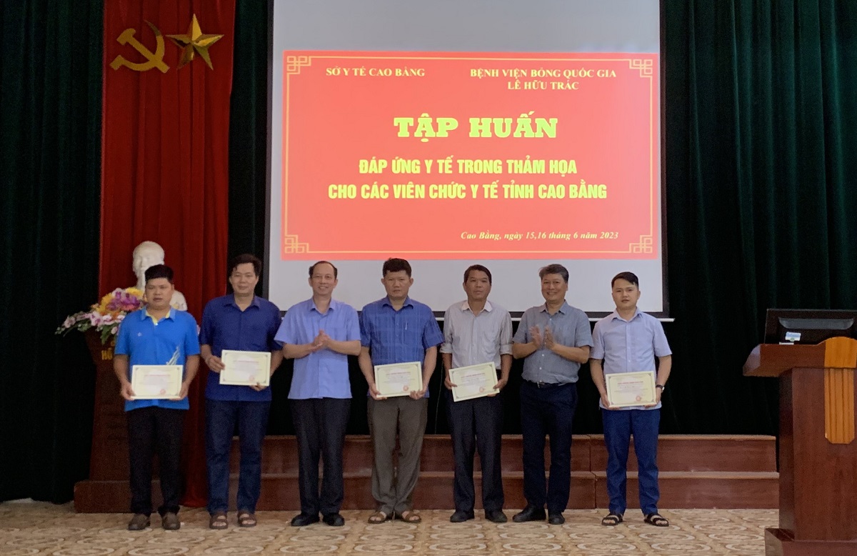 Bệnh viện Bỏng quốc gia Lê Hữu Trác tập huấn “Đáp ứng y tế trong thảm hoạ” cho cán bộ, nhân viên y tế tỉnh Cao Bằng