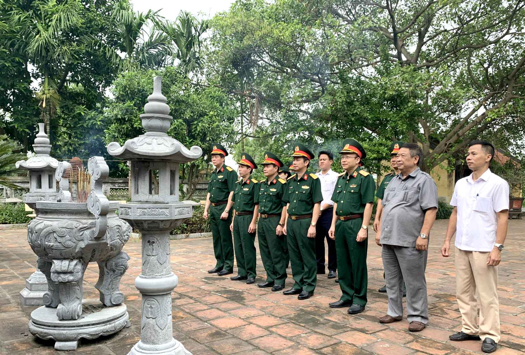 Dâng hương tưởng niệm Đại danh y Hải Thượng Lãn Ông Lê Hữu Trác