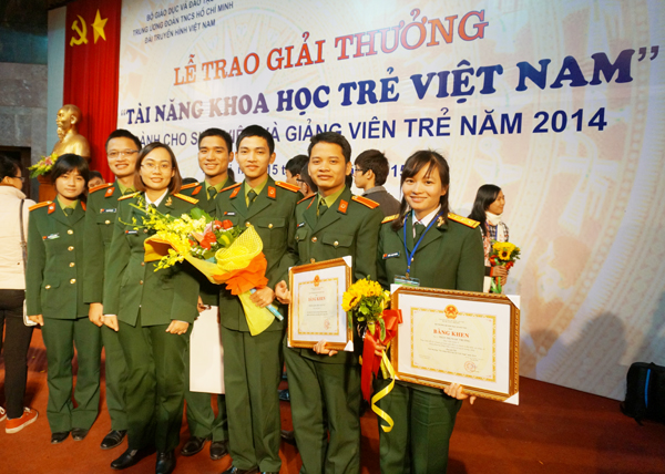 Tuổi trẻ Học viện Quân y nhận giải thưởng Tài năng Khoa học trẻ Việt Nam năm 2014