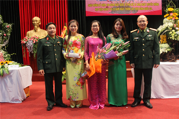 Viện Bỏng Quốc gia: Rực rỡ sắc màu Hội thi cắm hoa nghệ thuật 