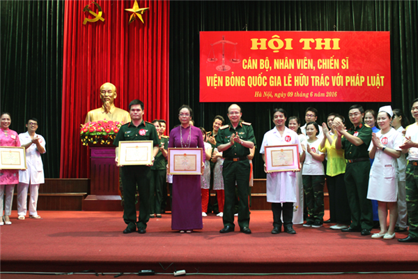 Hội thi cán bộ, nhân viên, chiến sỹ Viện Bỏng Lê Hữu Trác với pháp luật