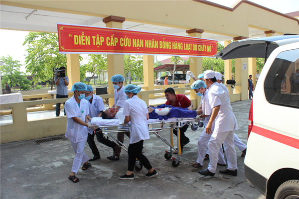 Diễn tập cấp cứu nạn nhân bỏng hàng loạt do cháy nổ