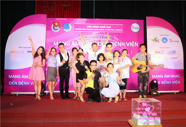 Mang âm nhạc đến bệnh viện số 153