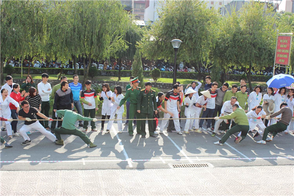 Viện Bỏng Quốc gia tổ chức giải kéo co nam nữ năm 2017