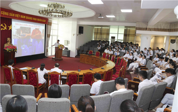 Tập huấn cập nhật các hướng dẫn Vệ sinh tay và khử khuẩn, tiệt khuẩn dụng cụ y tế cho nhân viên y tế Bệnh viện Bỏng Quốc gia Lê Hữu Trác