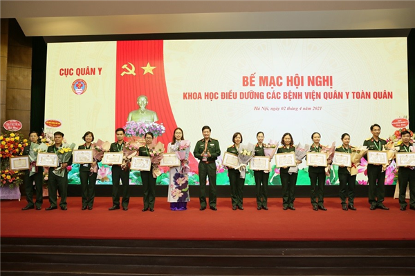 Bệnh viện Bỏng Quốc gia Lê Hữu Trác tham dự Hội nghị khoa học Điều dưỡng toàn quân năm 2021