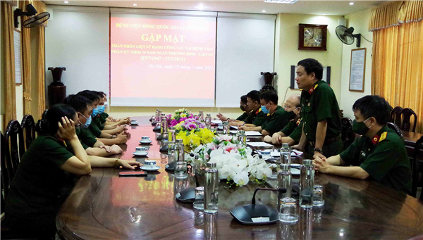 Bệnh viện Bỏng Quốc gia Lê Hữu Trác tặng quà gia đình cán bộ, nhân viên là thân nhân liệt sĩ