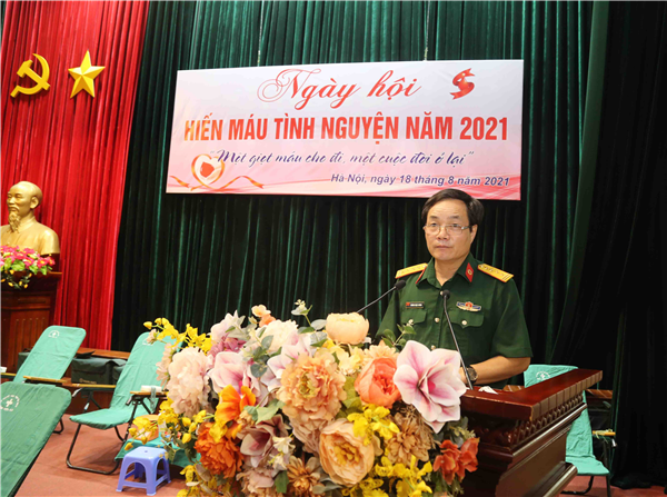 200 cán bộ, nhân viên Bệnh viện Bỏng Quốc gia Lê Hữu Trác tham gia hiến máu